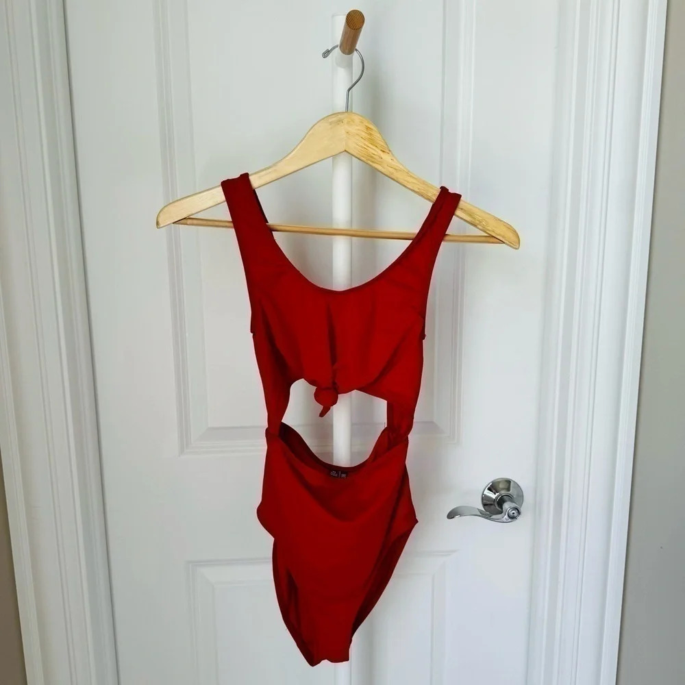 Beth Richards Knot One Piece - Picture 4 of 9